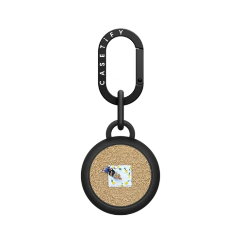 On the Beach | AirTag / AirTag Holder / Licorice | Image 1